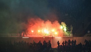 Die Fans der VfL zündeten Pyro im Fanblock an