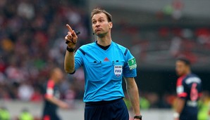 Bastian Dankert übersah das Handtor von Leon Andreasen (Hannover) gegen Köln