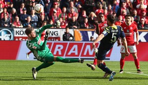 Timo Horn (l.) stand diese Saison in jeder Partie des 1. FC Köln zwischen den Pfosten