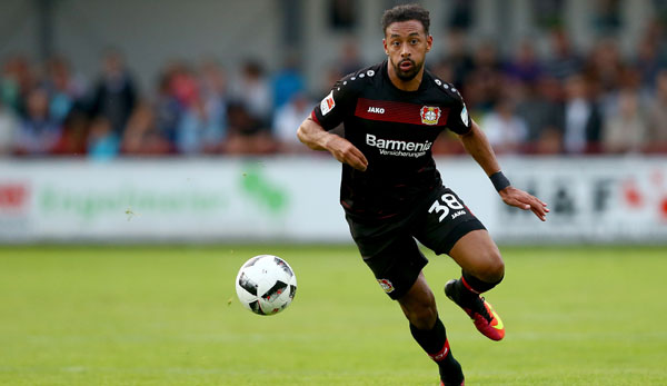 Karim Bellarabi wird weiterhin die rechte Seite von Bayer Leverkusen beackern