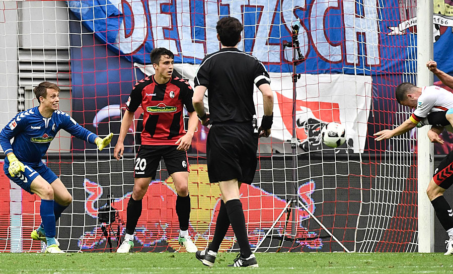 Auch Diego Demme ist beim 4:0 Erfolg über Freiburg erfolgreich