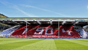 SC FREIBURG - BAYER LEVERKUSEN: Hübsch, hübsch! Die Freiburger Fans haben sich für das Heimspiel gegen die Werkself eine Kleinigkeit einfallen lassen. Daumen hoch!