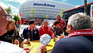 Die Fans hatten bereits vor dem Spiel ihren Spaß: Rund um Die Allianz Arena herrschte bei bestem Fußball-Wetter Biergarten-Atmosphäre!