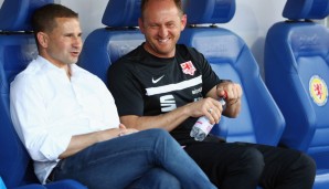 Ein entspannter Braunschweig-Coach Torsten Lieberknecht hat vor dem Spiel ein Lächeln für die Kamera übrig