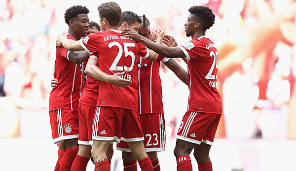 Die Spieler des FC Bayern dürfen sich neben zahlreichen Titeln auch über hohe Gehälter freuen