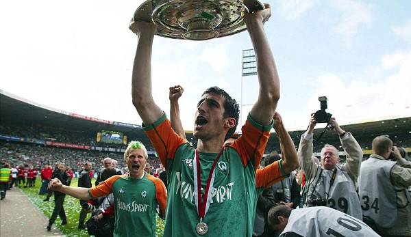 Johan Micoud verhalft Werder Bremen 2004 zum Double-Gewinn.