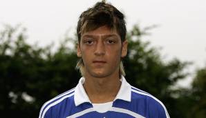 Mesut Özil - 2008 für fünf Millionen Euro zu Werder Bremen, mittlerweile über den FC Arsenal zu Fenerbahce.