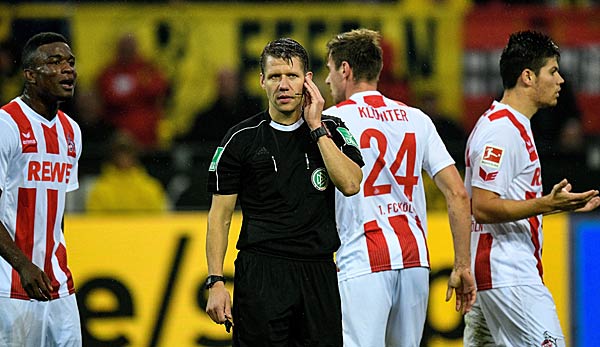Schiedsrichter Patrick Ittrich stand beim Spiel der Kölner gegen Dortmund wiederholt im Mittelpunkt