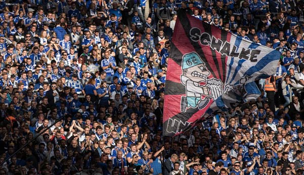 Schalke 04 Fans protestieren gegen Christian Heidel