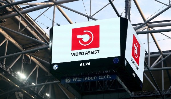 Unter anderem bei der Partie zwischen dem FC Schalke 04 und Hannover 96 kam der Videobeweis zum Einsatz
