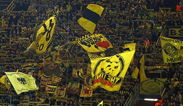 Borussia Dortmund Fans in der Südkurve
