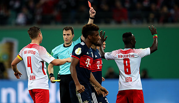 Naby Keita sieht im DFB-Pokal gegen Bayern München die Gelb-Rote-Karte