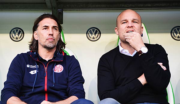 Rouven Schröder und Martin Schmidt auf der Trainerbank gegen Wolfsburg