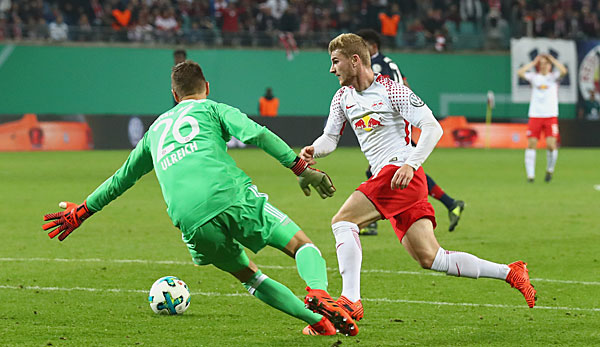 Timo Werner auf dem Weg Richtung Tor von Sven Ulreich gegen den FC Bayern
