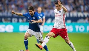 Schalkes Coke im Zweikampf mit Hamburgs Filip Kostic