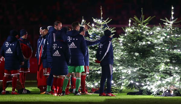 Die Stars des FC Bayern fanden mal wieder die Herbstmeisterschaft unter dem Weihnachtsbaum