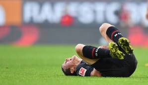 Bayer Leverkusens Sven Bender krümmt sich nach einem Foul am Boden. Doch welcher Bundesliga-Spieler musste am meisten einstecken? SPOX gibt euch einen Überblick