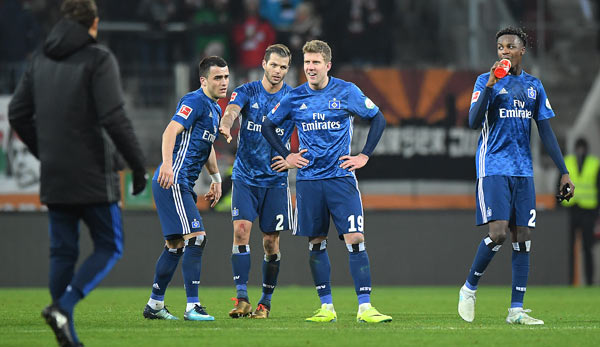 Lange Gesichter nach der dritten Niederlage in Serie: der HSV in Augsburg