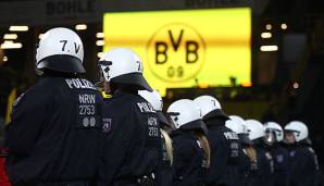 Die Polizei sichert hier ein Spiel von Borussia Dortmund.