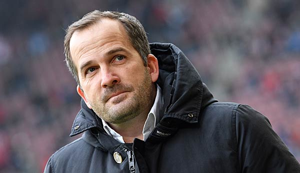 Der DFB ermittelt gegen Augsburgs Trainer Manuel Baum.