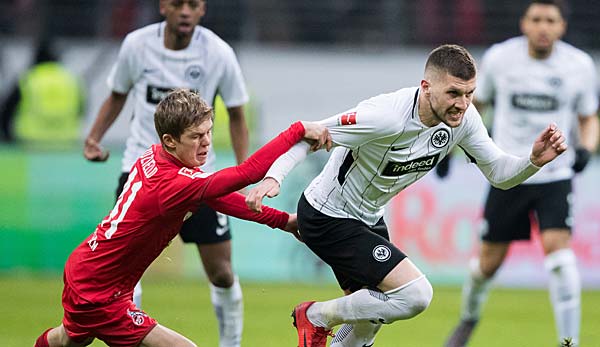 Das Spiel zwischen Eintracht Frankfurt und dem 1. FC Köln wurde von Ausschreitungen überschattet.