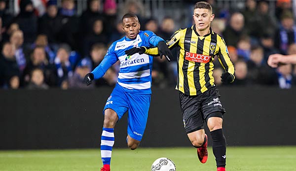 Milot Rashica im Zweikampf gegen PEC Zwolle