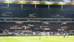 Ein Meer von Transparenten hatten Frankfurts Fans vorbereitet. Der Kern von allen: Nein zur totalen Kommerzialisierung des Fußballs!