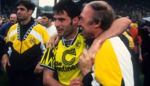 Hartmut "Bomber" Wiegandt feiert mit Rene Tretschok 1995 die erste Meisterschaft des BVB nach 32 Jahren.