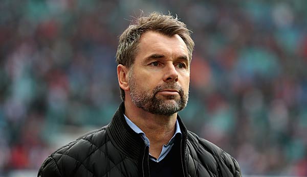 Bernd Hollerbach steht beim Hamburger SV wohl vor der Entlassung.