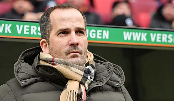 Augsburgs Trainer Manuel Baum wurde mit einer Geldstrafe belegt.