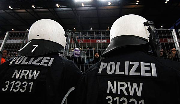 Zwölf Festnahmen bei Massenschlägerei in Leverkusen.