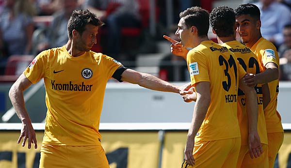 Eintracht Frankfurt gewinnt 9:1 beim Landesligisten Alemannia Haibach.