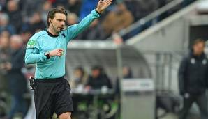 Guido Winkmann pfeift die Partie zwischen Bayer Leverkusen und Hannover 96.