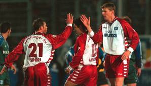 Saison 1999/2000: Platz 3 mit 59 Punkten und 63:39 Toren. Bei der Jahrtausendwende hatte der HSV noch ganz andere Ambitionen und wurde diesen gerecht. Der Nordklub qualifizierte sich für die Champions-League-Qualifikation.