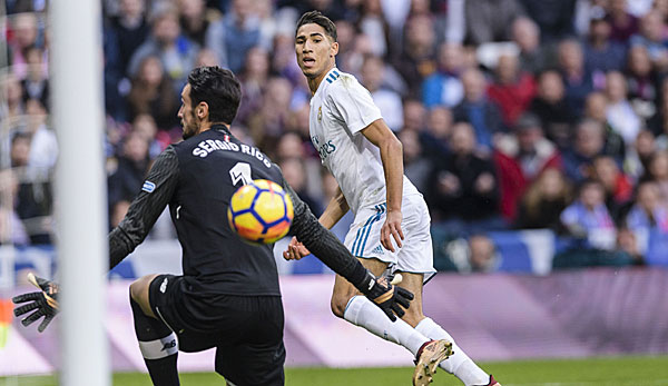Achraf Hakimi erzielte gegen den FC Sevilla und Torhüter Sergio Rico sein erstes Pflichtspieltor für Real Madrid.