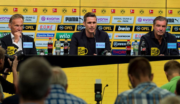 Sebastian Kehl (M.), Hans-Joachim Watzke (l.) und Michael Zorc am Dienstagmittag in Dortmund.