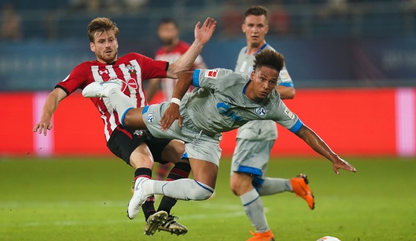 Thilo Kehrer vom FC Schalke 04 hatte das erste Testspiel in China noch absolvieren können.