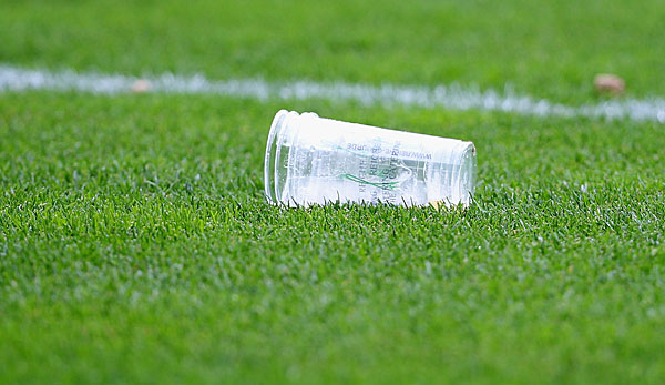 11,5 Millionen Einwegbecher haben Fans der Bundesliga und 2. Liga in dieser Saison hinterlassen. Spox zeigt die Vereine mit der größten Umweltverschmutzung durch Plastikbecher. (Quelle: Bild.de)