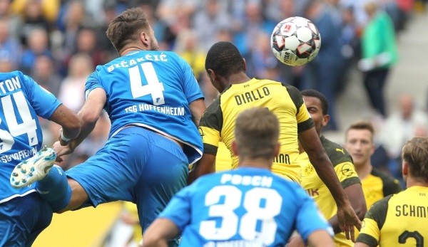 Abdou Diallo von Borussia Dortmund sah gegen die TSG 1899 Hoffenheim die Rote Karte.