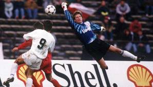 Auch Harald "Toni" Schumacher trug sowohl das Schalker als auch das Bayern-Trikot. Nachdem er in Köln 1987 nach seinem Buch "Anpfiff" zur Persona non grata erklärt wurde, ging er erst zu Schalke (33 Spiele) und 1991 zum FC Bayern.