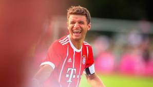 Thomas Müller über die Feierlichkeiten der 28. Meisterschaft beim FC Augsburg am 29. Spieltag: "Das ist so, wie wenn man in der Kreisklasse aufsteigt, nur vielleicht etwas gedämpfter."