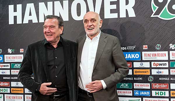 Ziemlich beste Freunde: 96-Präsident Martin Kind und Ex-Kanzler Gerhard Schröder, der den Vorsitz des Aufsichtsrates inne hat.