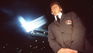 CHRISTOPH DAUM: Die Haarprobe und das "absolut reine Gewissen". Der 10. Oktober 2000 ist ein historischer Tag für die Bundesliga. Medienwirksam hat Daum als Leverkusen-Trainer zu einer PK geladen und seine Unschuld beteuert.