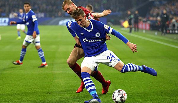 Der FC Schalke 04 dominiert die Partie gegen Nürnberg.