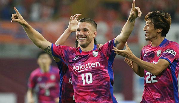 Lukas Podolski will seine Karriere noch nicht beenden und liebäugelt mit einer Bundesliga-Rückkehr.