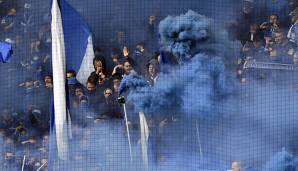 Fans des FC Schalke 04 fielen beim Revierderby negativ aus.