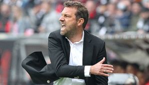 VfB-Trainer Markus Weinzierl ist der Kragen geplatzt.