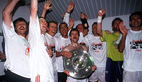 Gerhard Wörn (l.) feierte 1992 die Meisterschaft des VfB nach einem legendären 2:1-Sieg in Leverkusen.