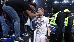 Wurde nach seinem Fehlschuss im Halbfinale gegen den FC Chelsea von den Eintracht-Fans getröstet: Frankfurts Martin Hinteregger.