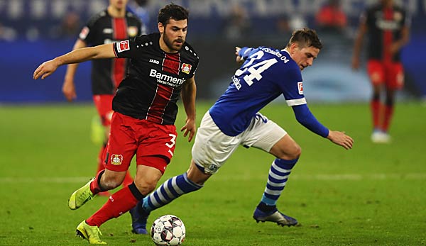 Im Hinspiel setzten sich die Leverkusener in Schalkes Veltins-Arena mit 2:1 durch. Für Bayer Leverkusen trafen Dragovic (26.) und Alario (35.), während Haji Wright den S04-Ehrentreffer erzielte.